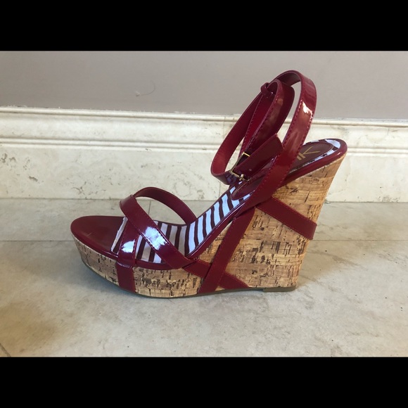 Kim Kardashian red wedges. - Picture 4 of 5